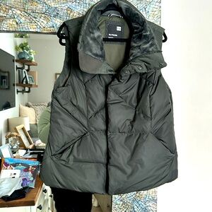 Under Armour size XL vest